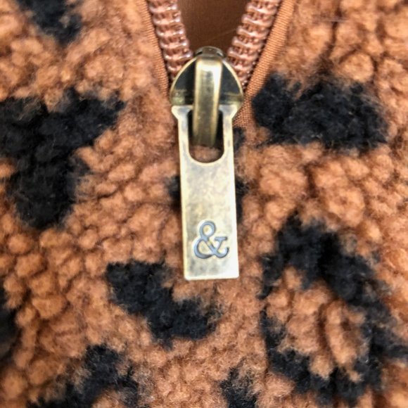 Ampersand Pullover Fleece - Picture 5 of 10